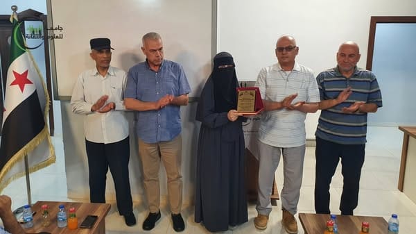 جامعة الرواد للعلوم والتقانة تحتفي بالطلاب الأوائل في حفل تكريم مميز