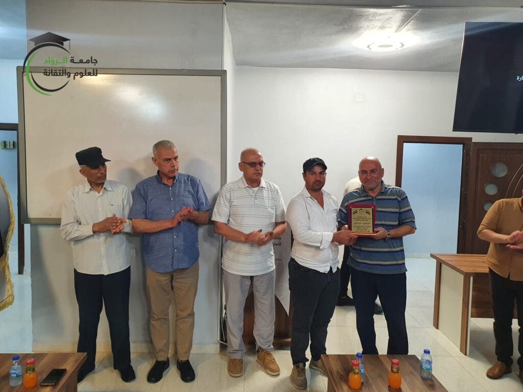 جامعة الرواد للعلوم والتقانة تحتفي بالطلاب الأوائل في حفل تكريم مميز