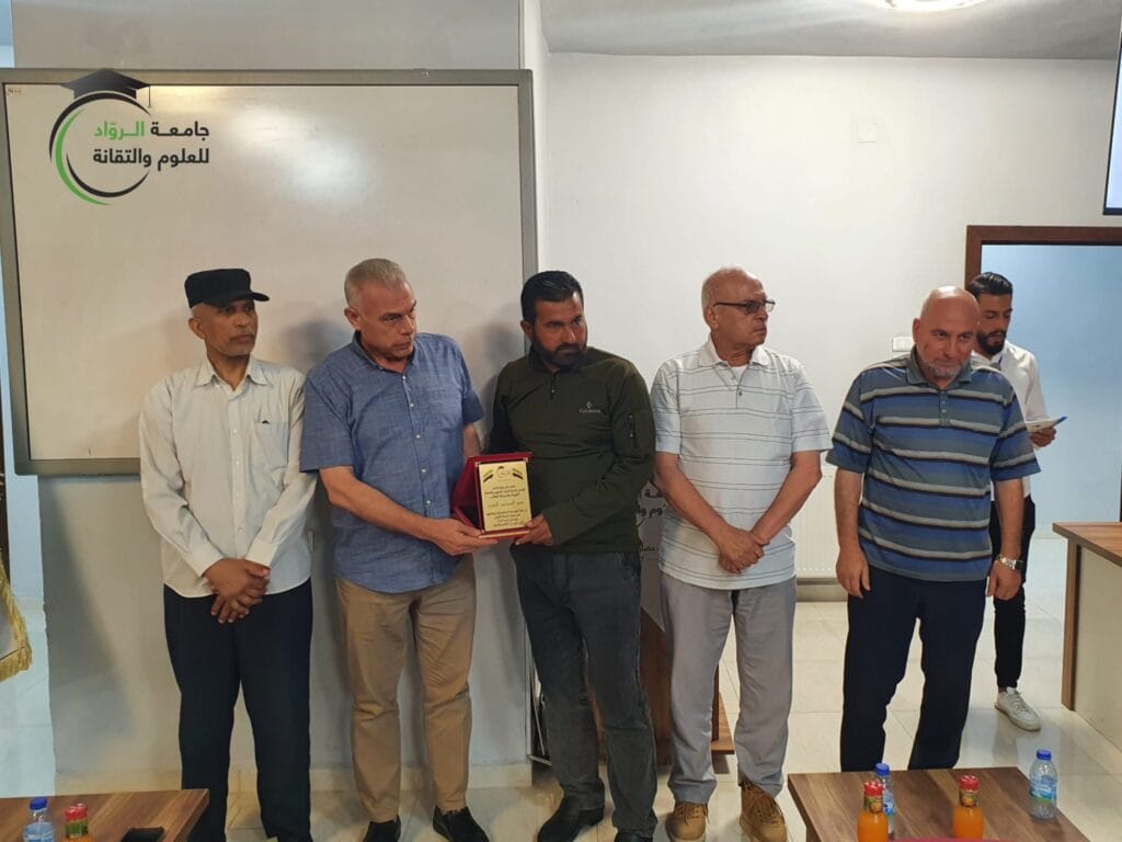 جامعة الرواد للعلوم والتقانة تحتفي بالطلاب الأوائل في حفل تكريم مميز