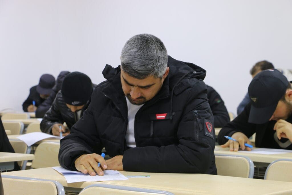 <font style="vertical-align: inherit;"><font style="vertical-align: inherit;">سير الفصل الدراسي الأول</font></font>