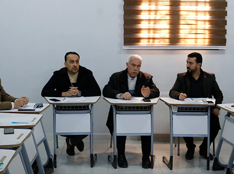 عقد مجلس جامعة الروّاد للعلوم والتقانة اجتماعاً مهماً لمناقشة الخطة الدرسية ونظام الساعات المعتمد من وزارة التعليم العالي والبحث العلمي. كان الهدف من الاجتماع هو تقييم الخطة الدراسية الحالية ومراجعة نظام الساعات المعتمد لضمان تطابقه مع المعايير الأكاديمية والتعليمية المحددة من قبل الوزارة. تم خلال الاجتماع تقديم مقترحات وتوصيات من قبل أعضاء المجلس حول التعديلات اللازمة، بهدف تحسين جودة التعليم وضمان تقديم برامج دراسية تواكب التطورات العلمية والتقنية الحديثة. سيتم لاحقاً اتخاذ القرار النهائي لإقرار واعتماد الخطة الدراسية وفقاً للمعايير المطلوبة. #الجمهورية_العربية_السورية #وزارة_التعليم_العالي_والبحث_العلمي #جامعة_الرواد_للعلوم_والتقانة