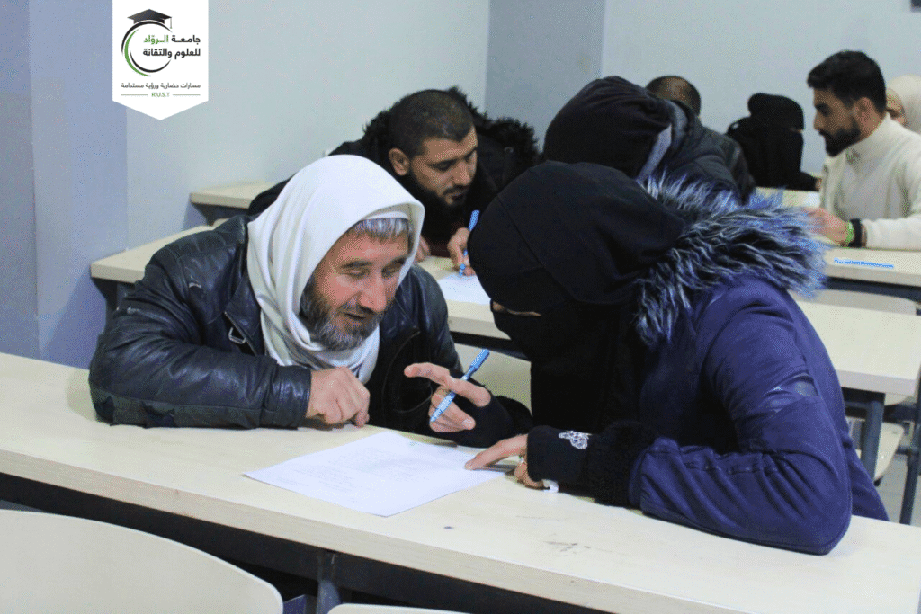 جانب من مذاكرة الطلاب المكفوفين في كلية التربية