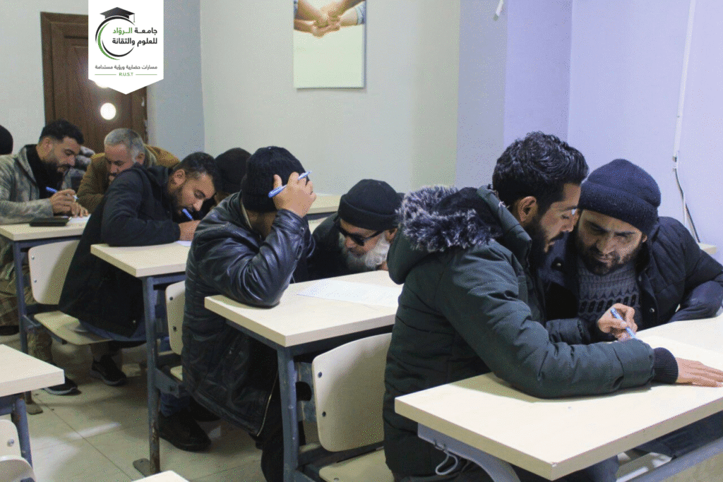 جانب من مذاكرة الطلاب المكفوفين في كلية التربية