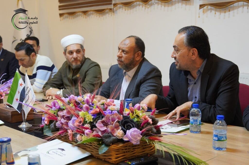 وفد من مجلس الشعب يزور جامعة الرواد