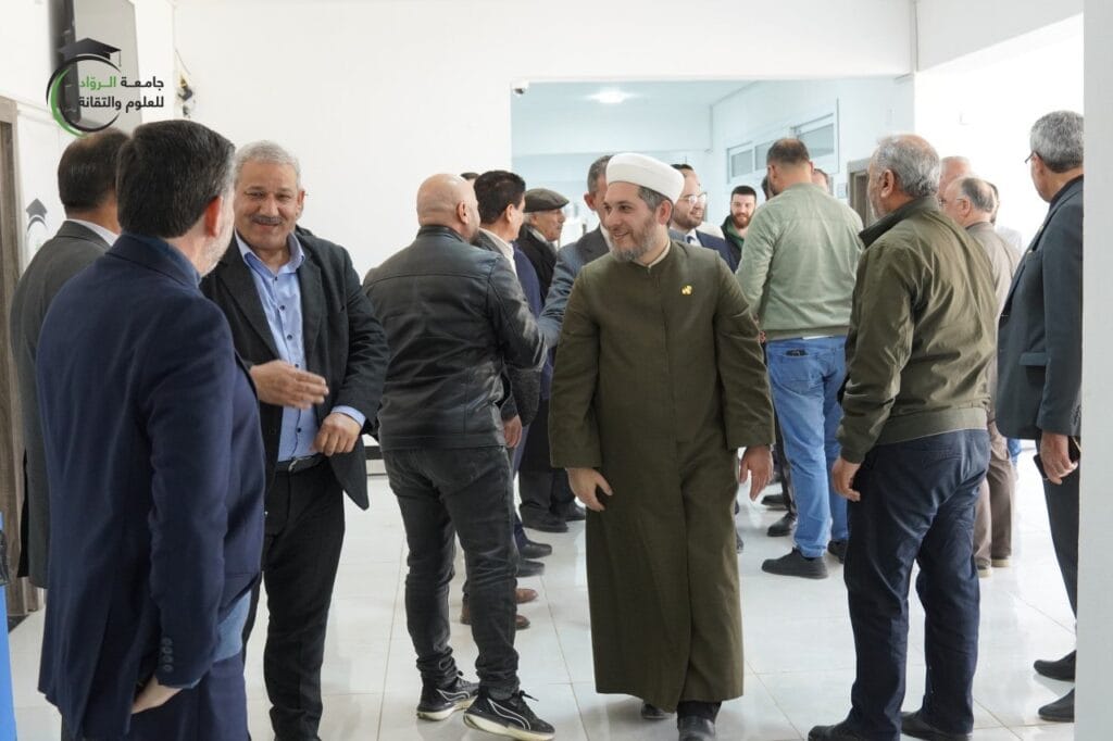 وفد من مجلس الشعب يزور جامعة الرواد