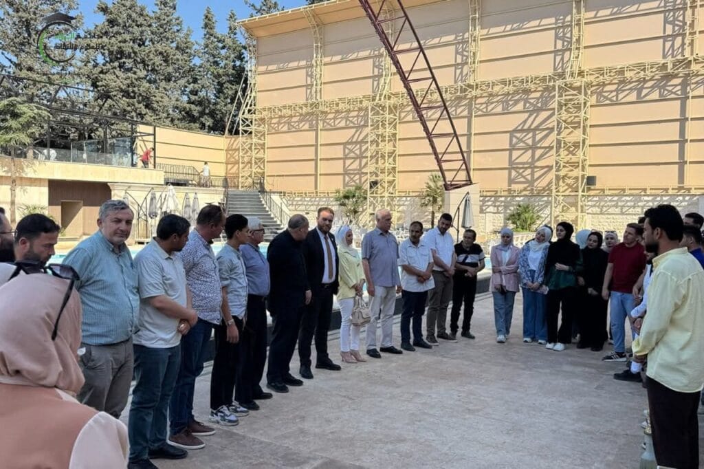جامعة الرواد تستقبل وفدًا طلابيًا من كلية الاقتصاد بجامعة الفرات