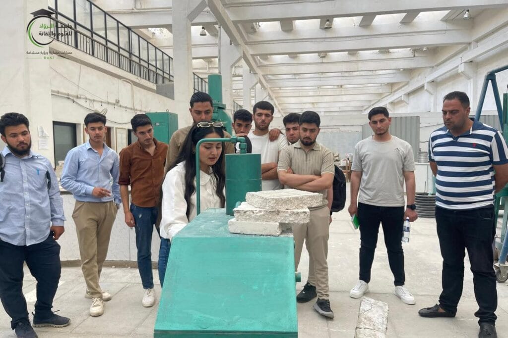 جامعة الرواد تفتح آفاقًا جديدة لطلبتها عبر رحلة علمية إلى جامعة اللاذقية