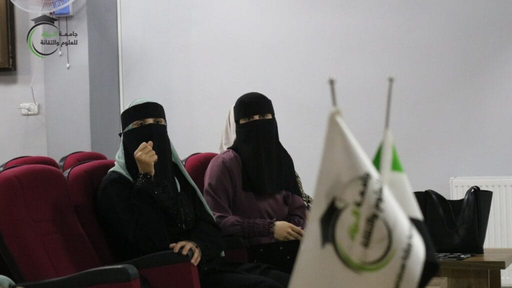 جامعة الرواد تستمع إلى مقترحات الطلبة عبر لقاء مع الهيئات الطلابية