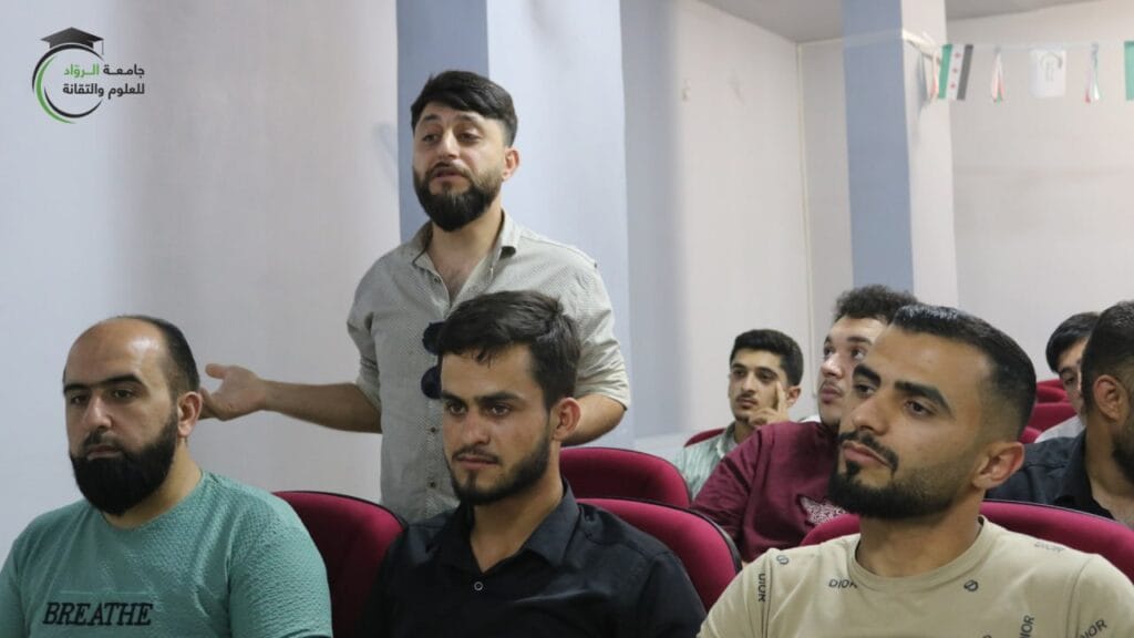 جامعة الرواد تستمع إلى مقترحات الطلبة عبر لقاء مع الهيئات الطلابية