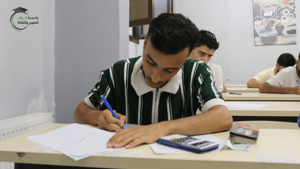 طلبة جامعة الرواد ينهون امتحاناتهم التكميلية وسط أجواء تنظيمية
