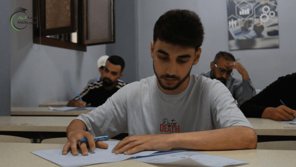 طلبة جامعة الرواد ينهون امتحاناتهم التكميلية وسط أجواء تنظيمية