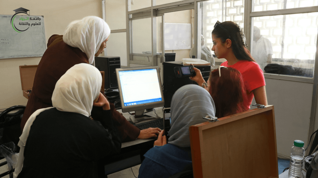 جامعة الرواد تنظم زيارة علمية لعدد من طلاب كلية الهندسة المعلوماتية وكلية هندسة البناء وإعادة الإعمار إلى جامعة حلب