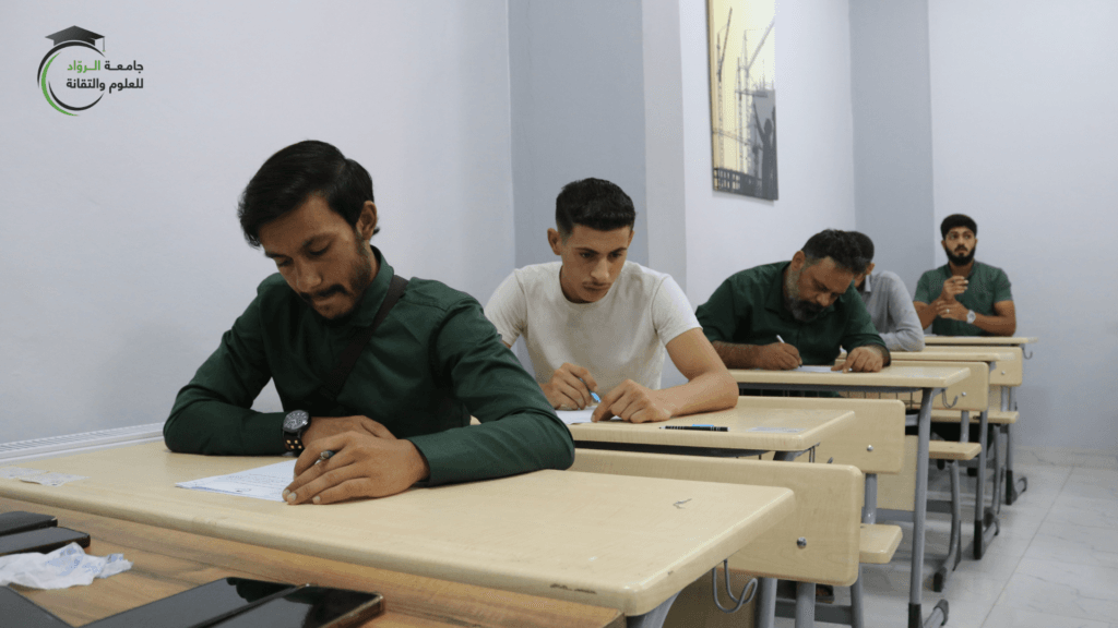 جانب من المذاكرات الاولى لطلاب جامعة الرواد خلال الفصل الصيفي