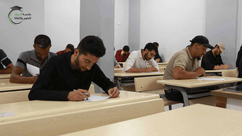 جانب من المذاكرات الاولى لطلاب جامعة الرواد خلال الفصل الصيفي