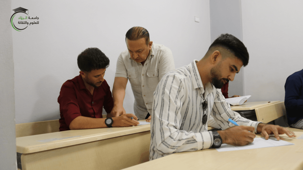 جانب من المذاكرات الاولى لطلاب جامعة الرواد خلال الفصل الصيفي