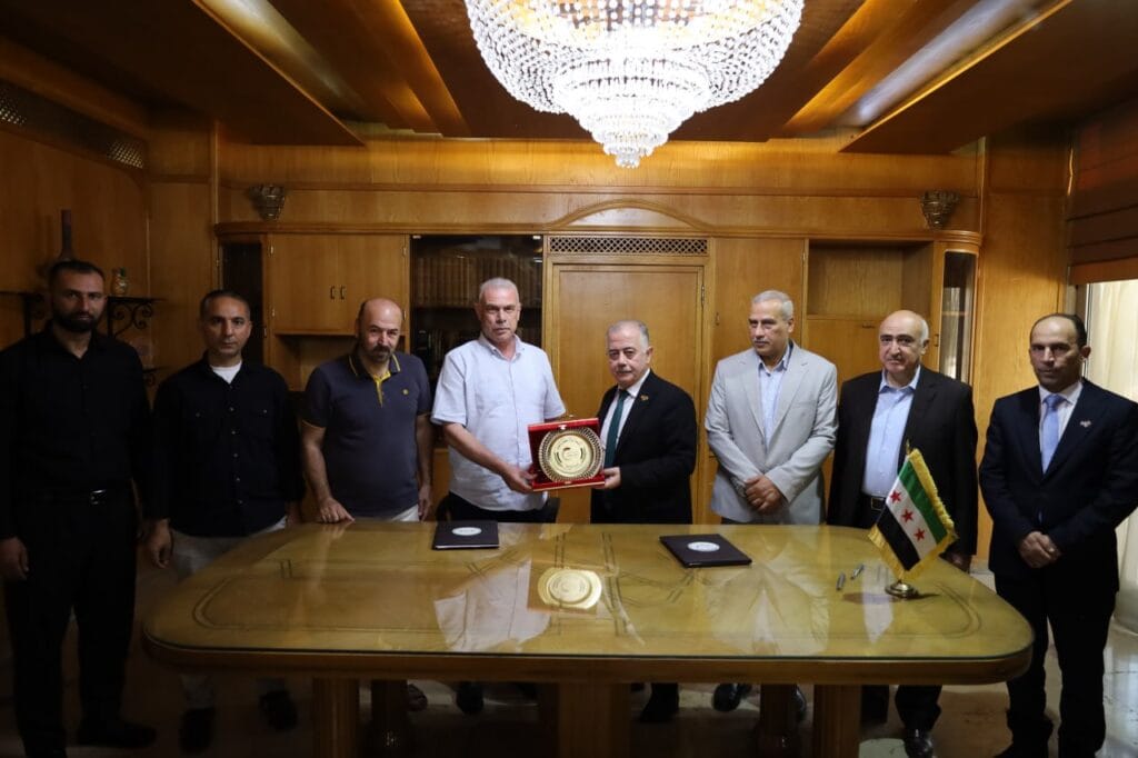 جامعة الرواد للعلوم والتقانة وجامعة حمص توقّعان مذكرة تفاهم لتعزيز التعاون الأكاديمي والبحثي
